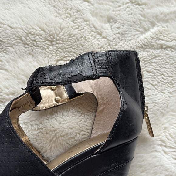 GUESS Black Peep Toe Wedge Heels –Chic Comfort with a Bold Edge Size 5.5 - Picture 8 of 12